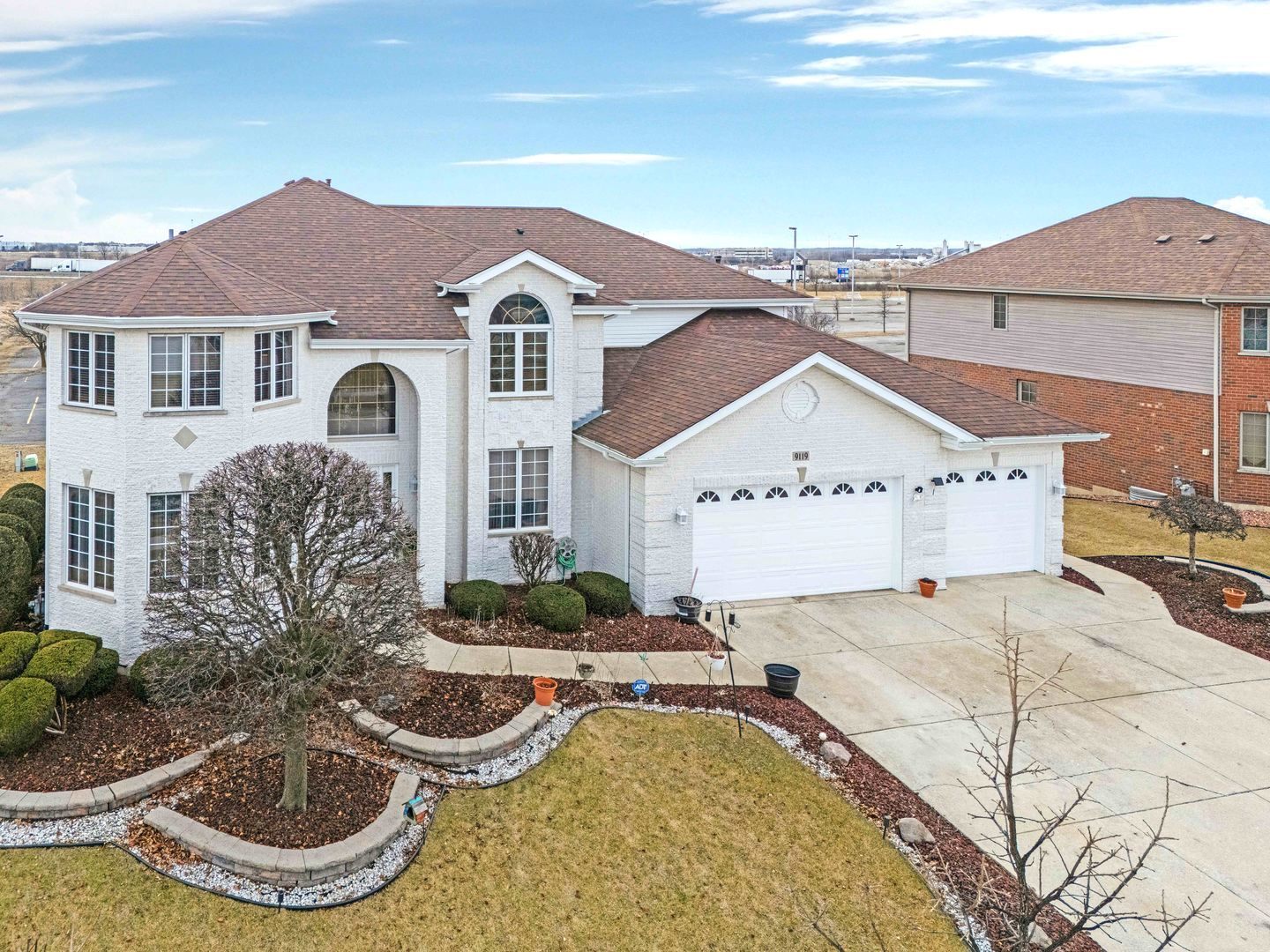 210 Real Estate Listings Main Image