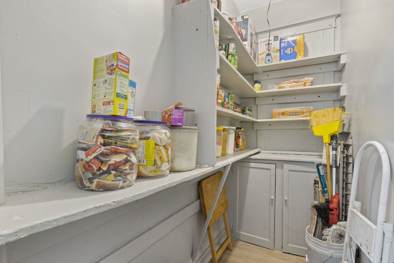 11527 S Perry Avenue Property Photo 6