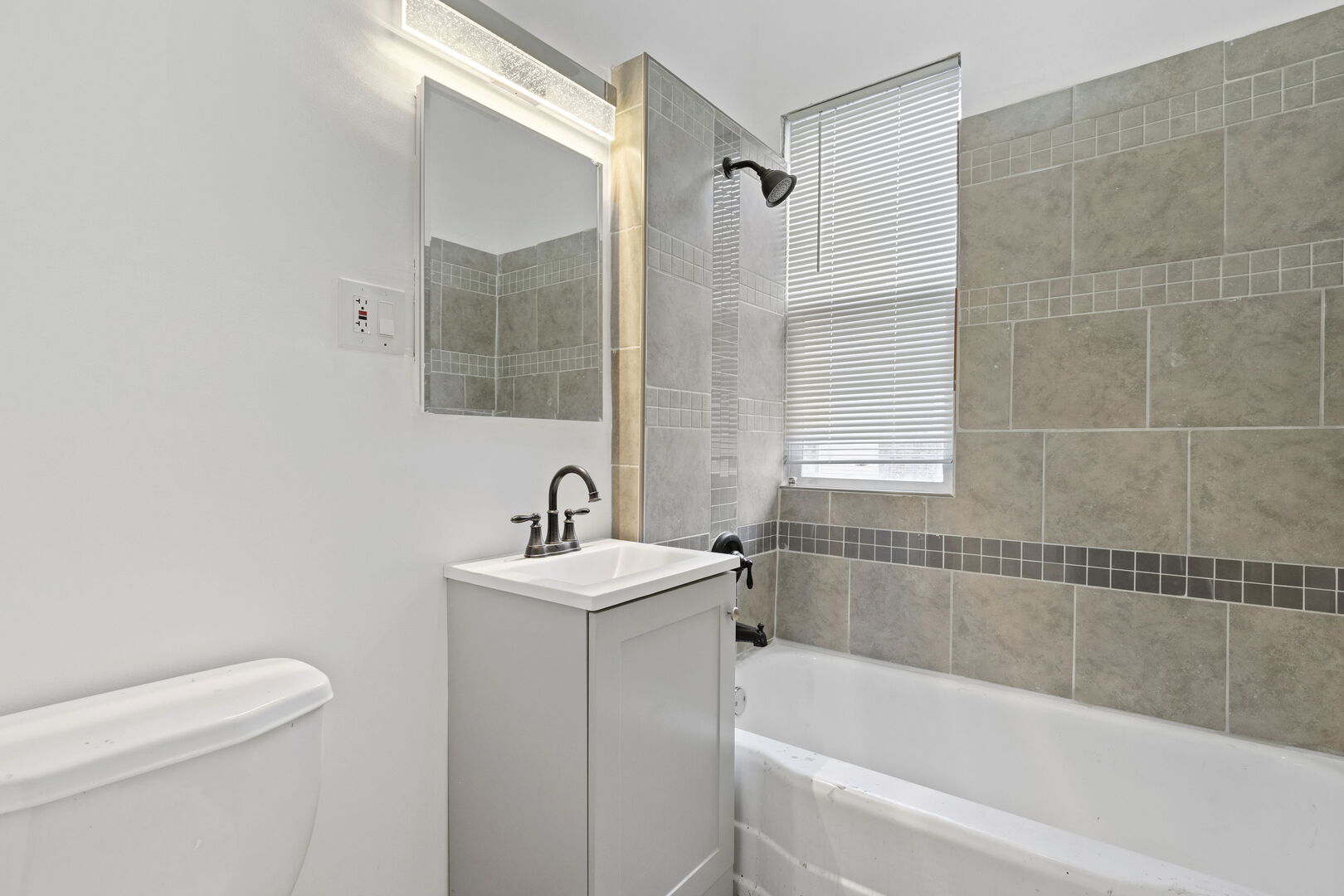 11527 S Perry Avenue Property Photo 9