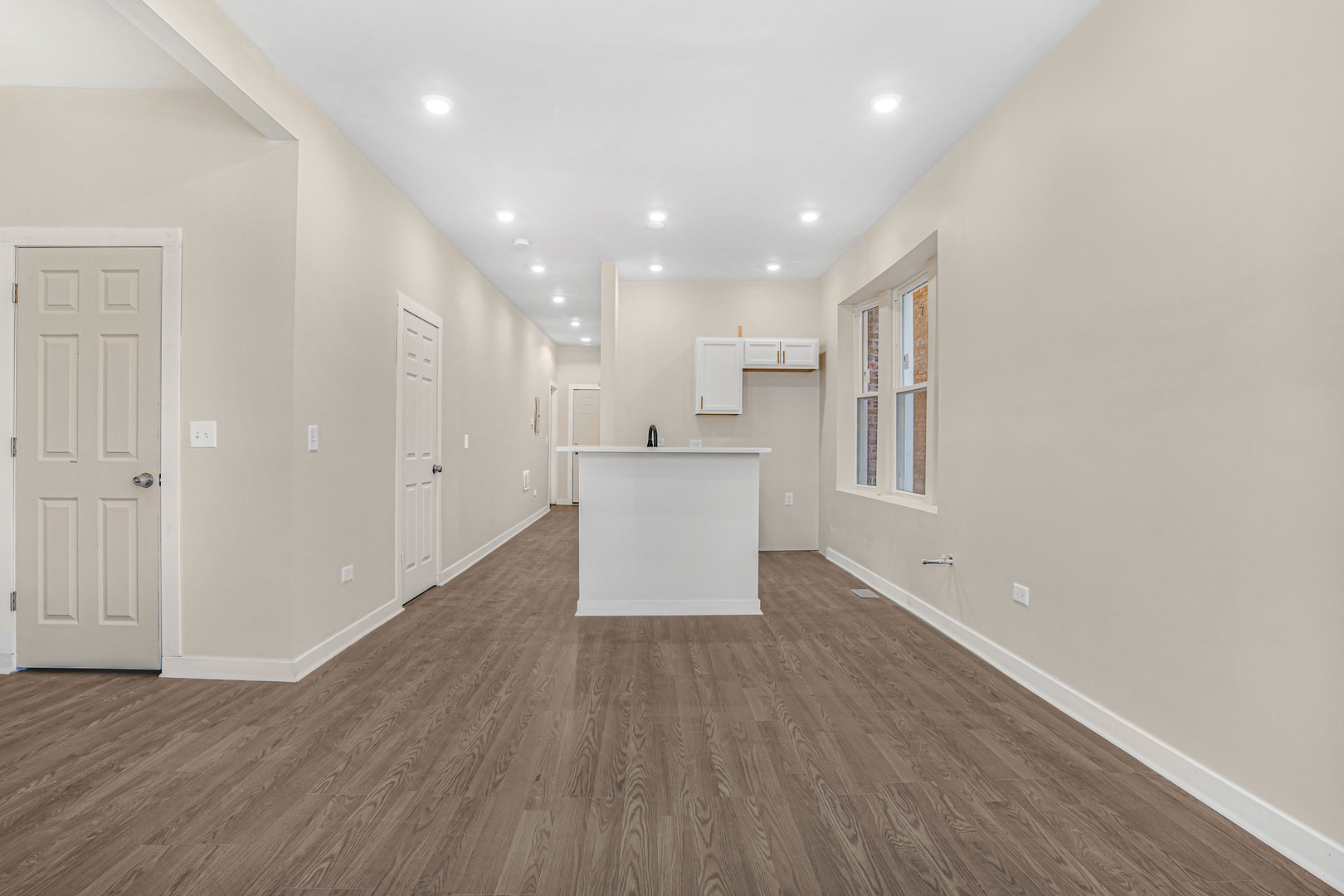 6709 S Carpenter Street Property Photo 3