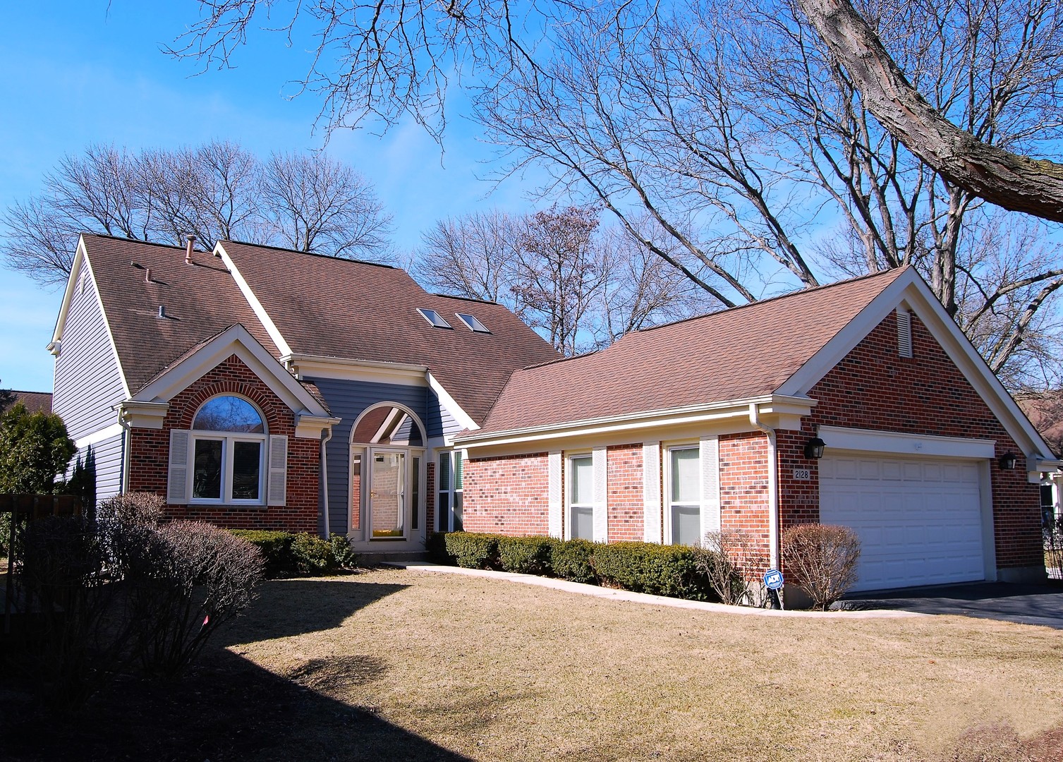 2128 N Lake Shore Cir Property Photo