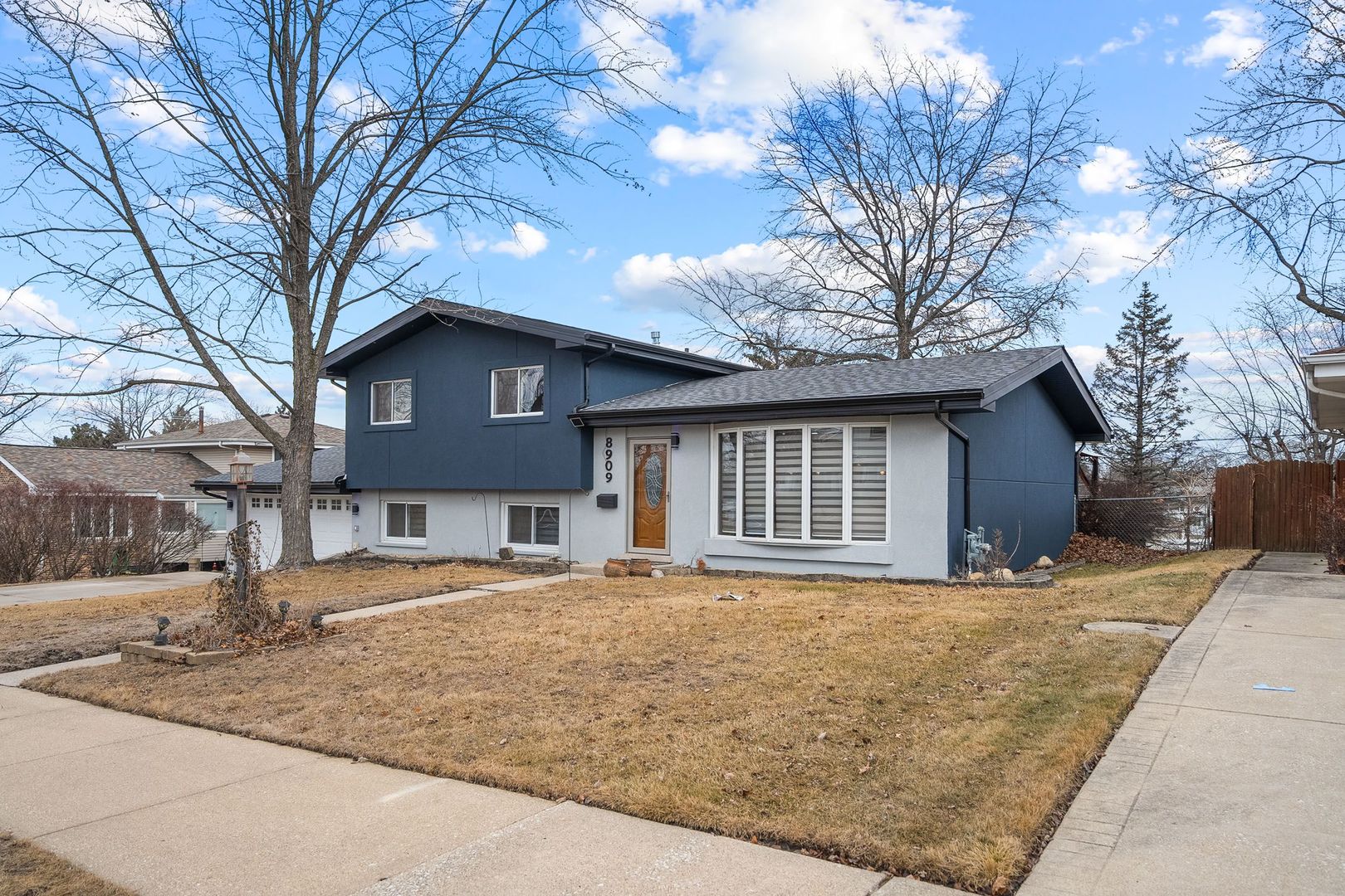 8909 S 85th Court Property Photo