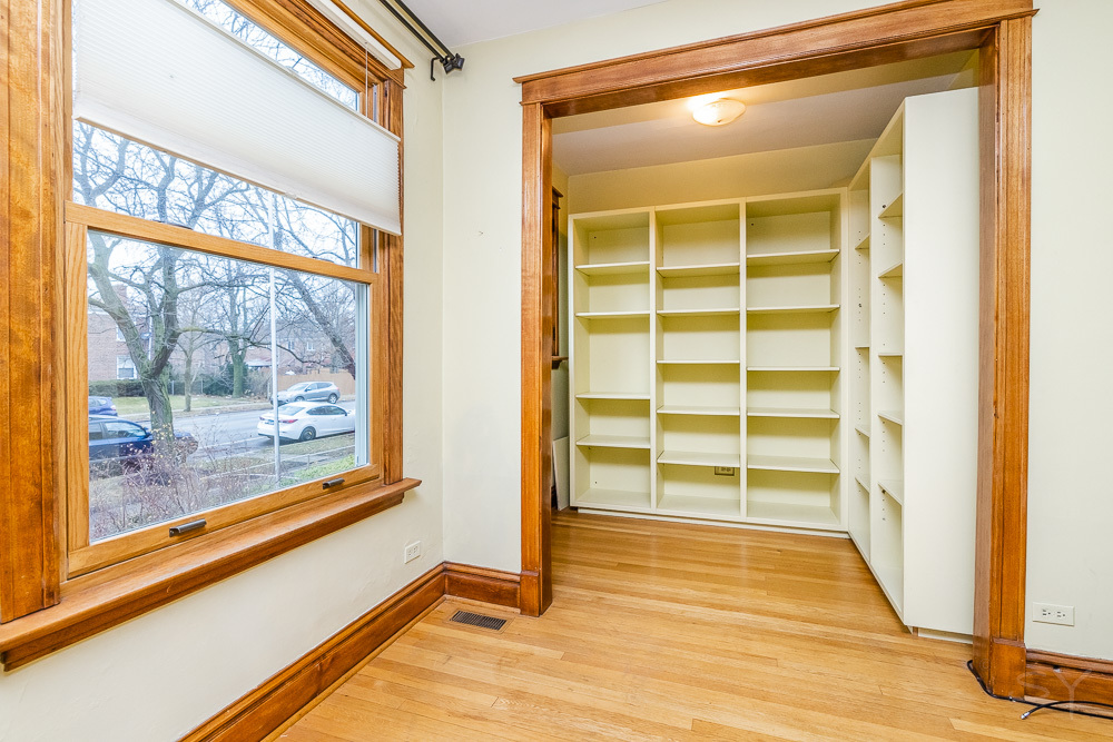 2175 W Touhy Avenue Property Photo 8