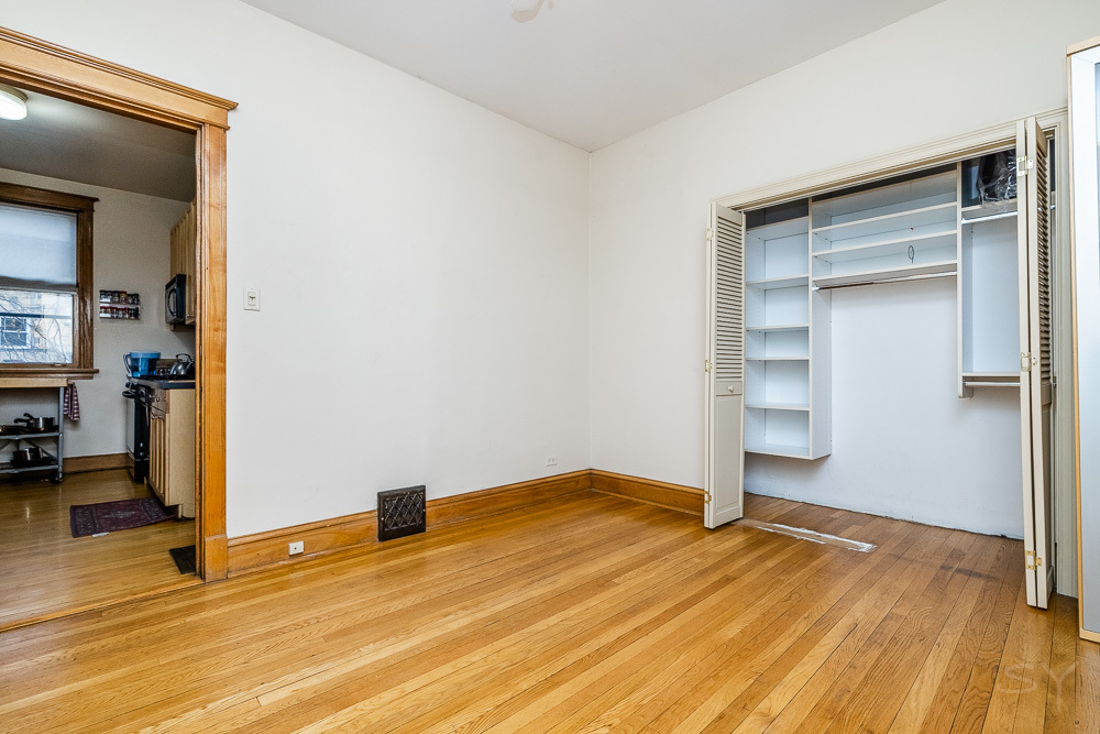 2175 W Touhy Avenue Property Photo 15