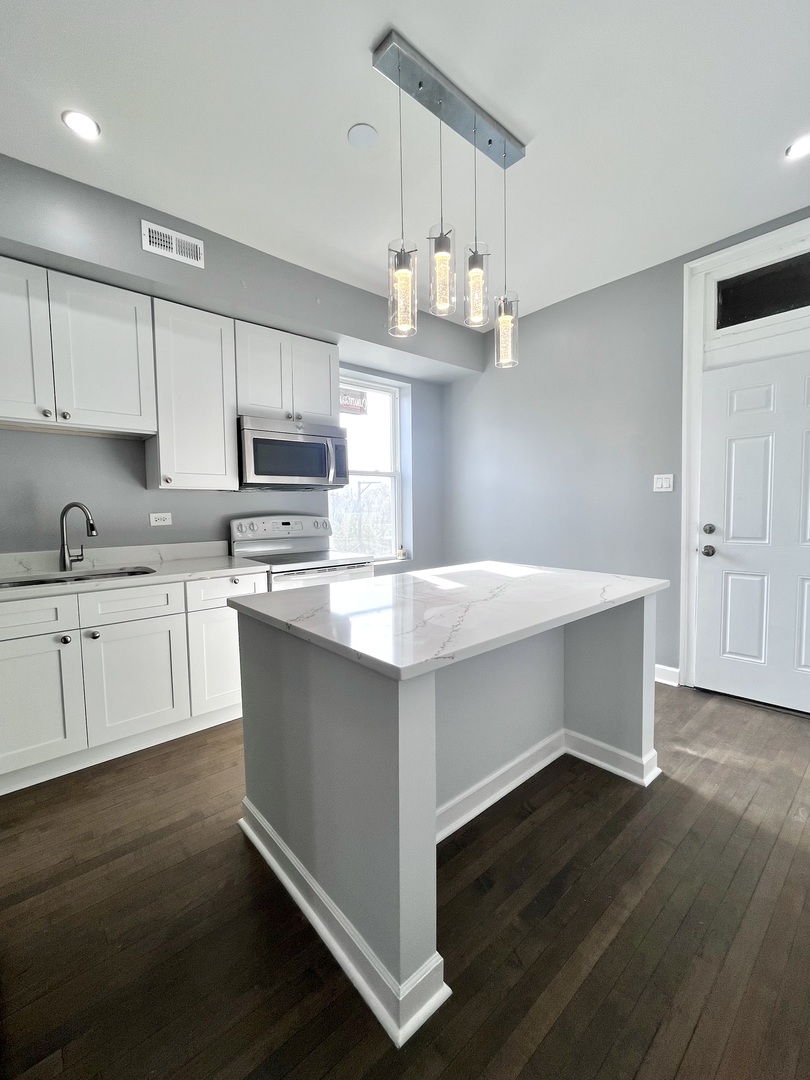 846 N Springfield Avenue Property Photo 3