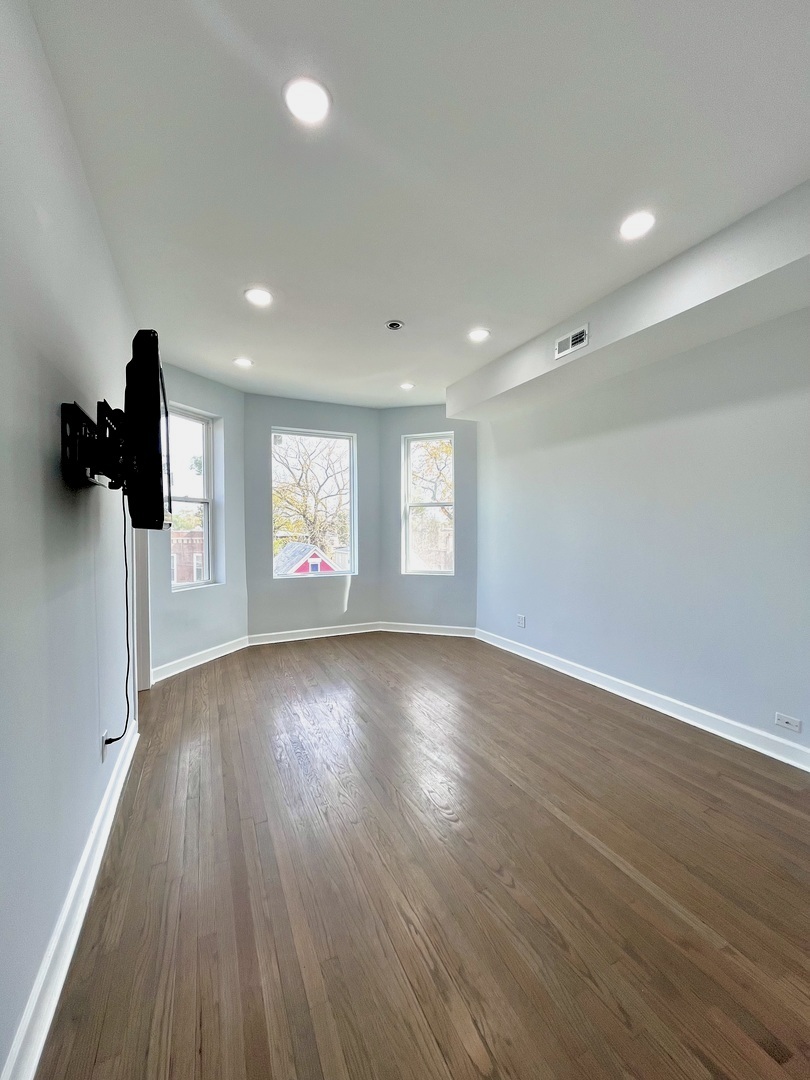 846 N Springfield Avenue Property Photo 6