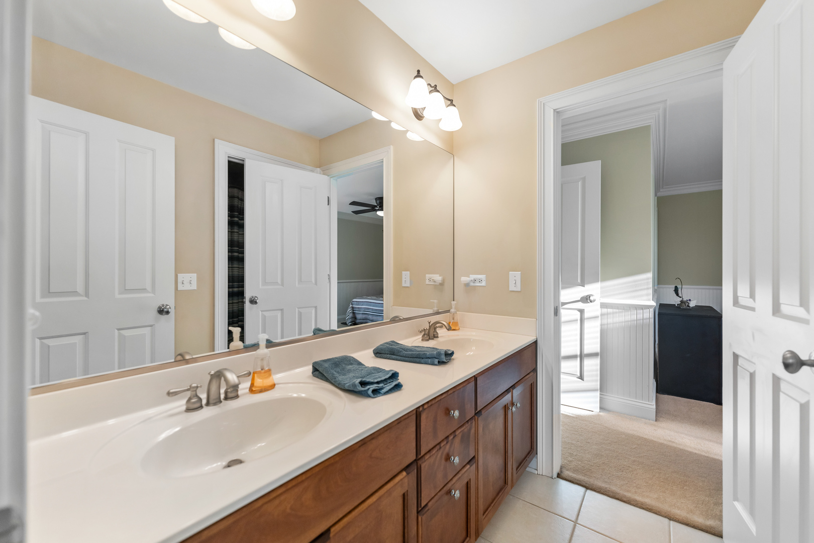 2217 Warrenville Avenue Property Photo 28