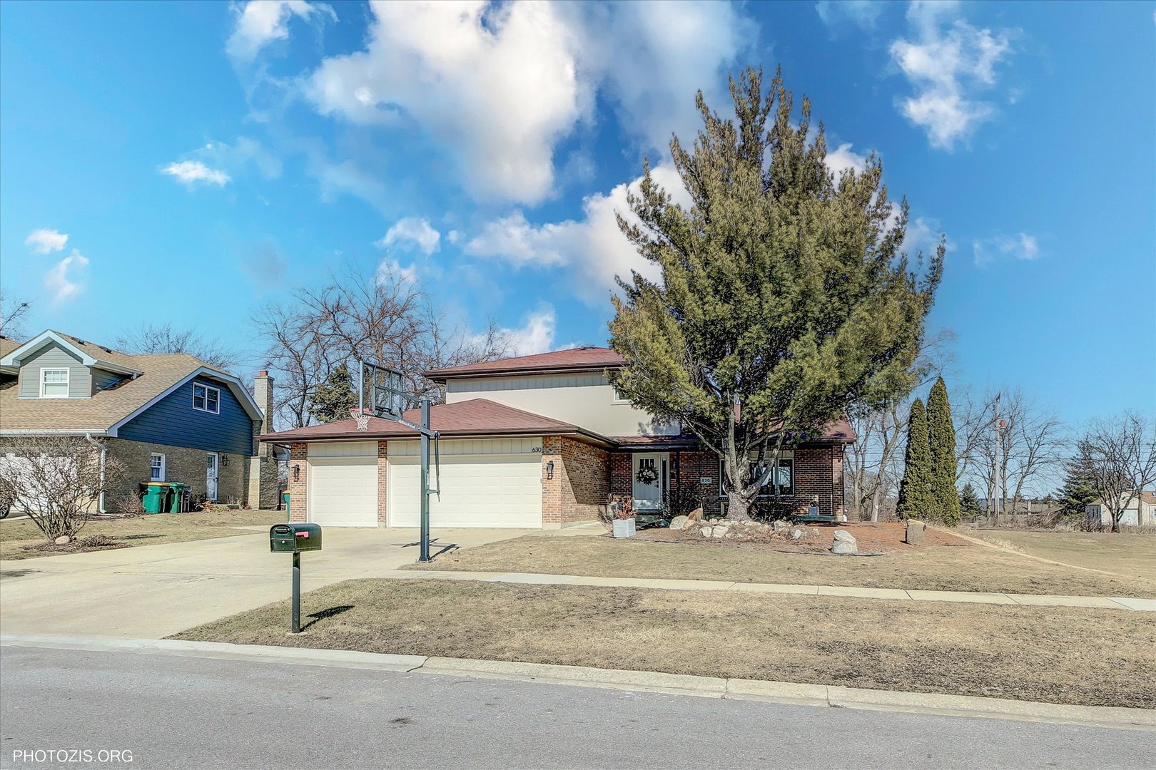 630 Kruk Street Property Photo