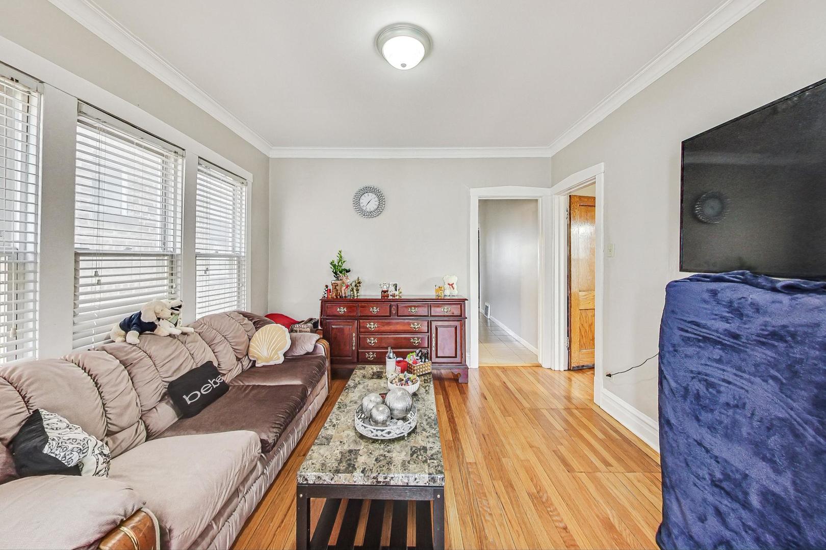 5216 N Ludlam Avenue Property Photo 6