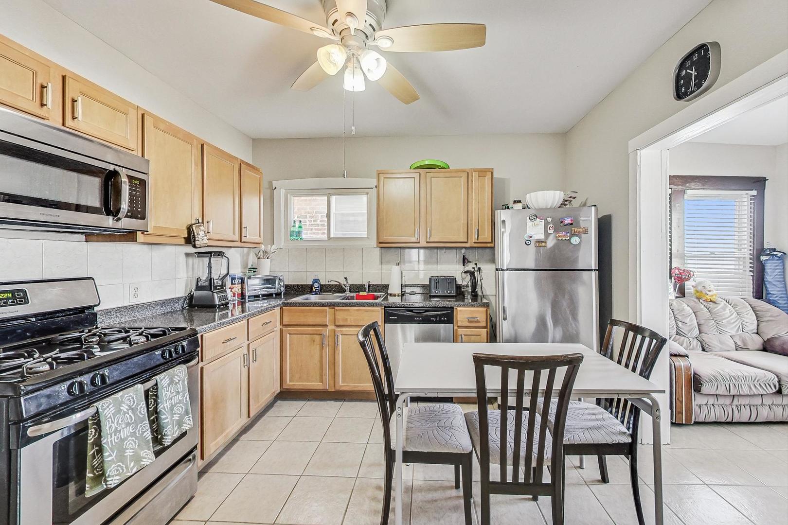 5216 N Ludlam Avenue Property Photo 9