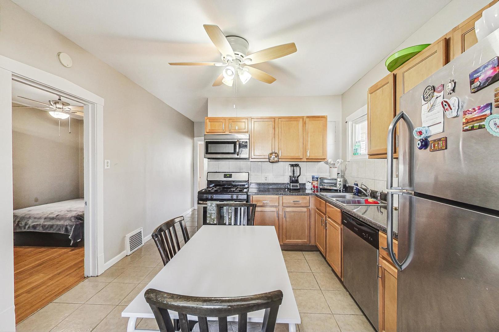 5216 N Ludlam Avenue Property Photo 10