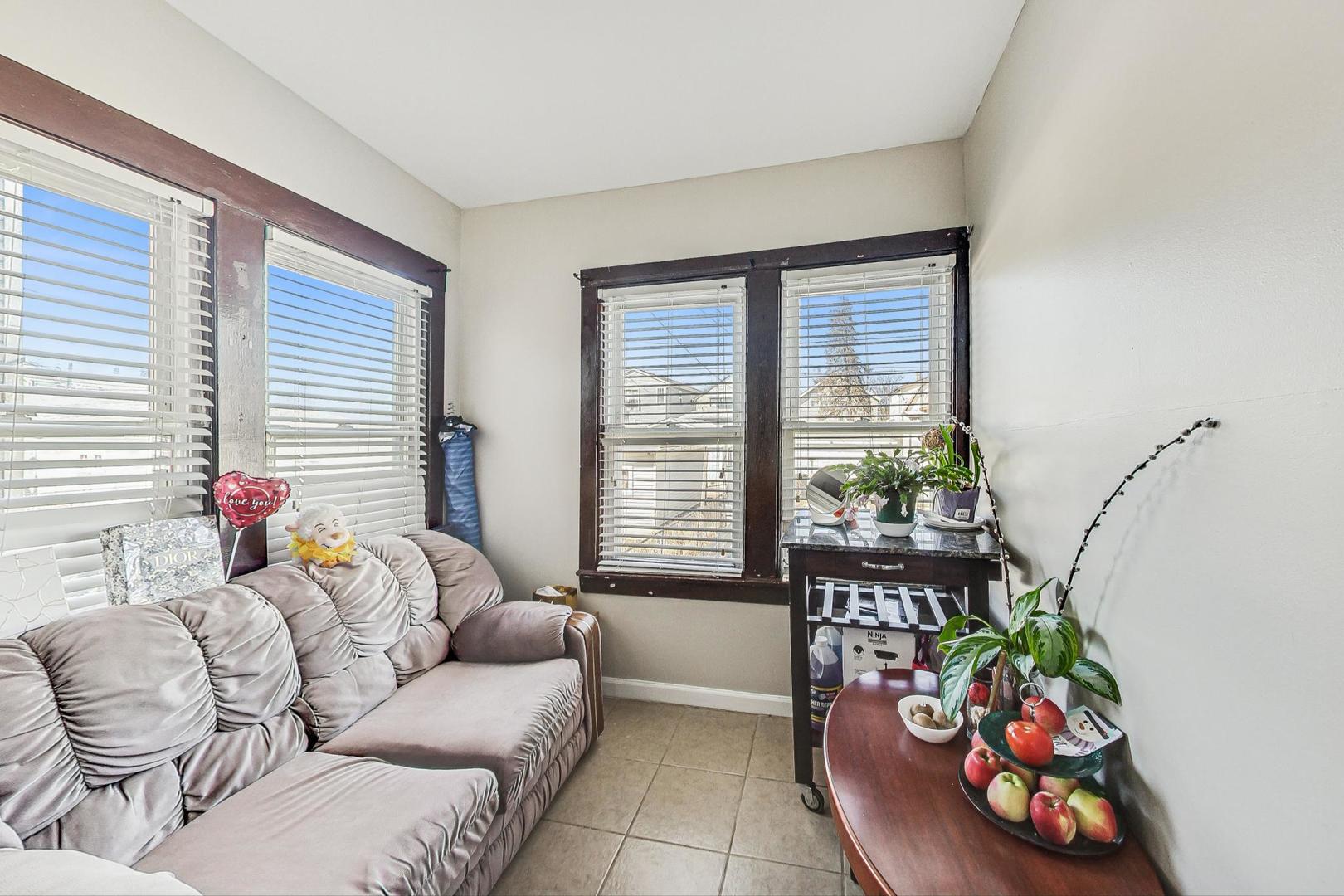 5216 N Ludlam Avenue Property Photo 13