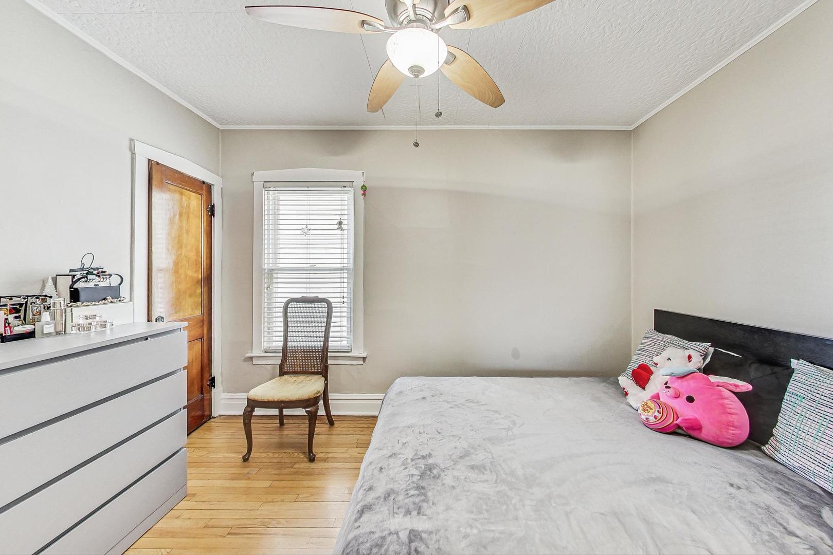 5216 N Ludlam Avenue Property Photo 15