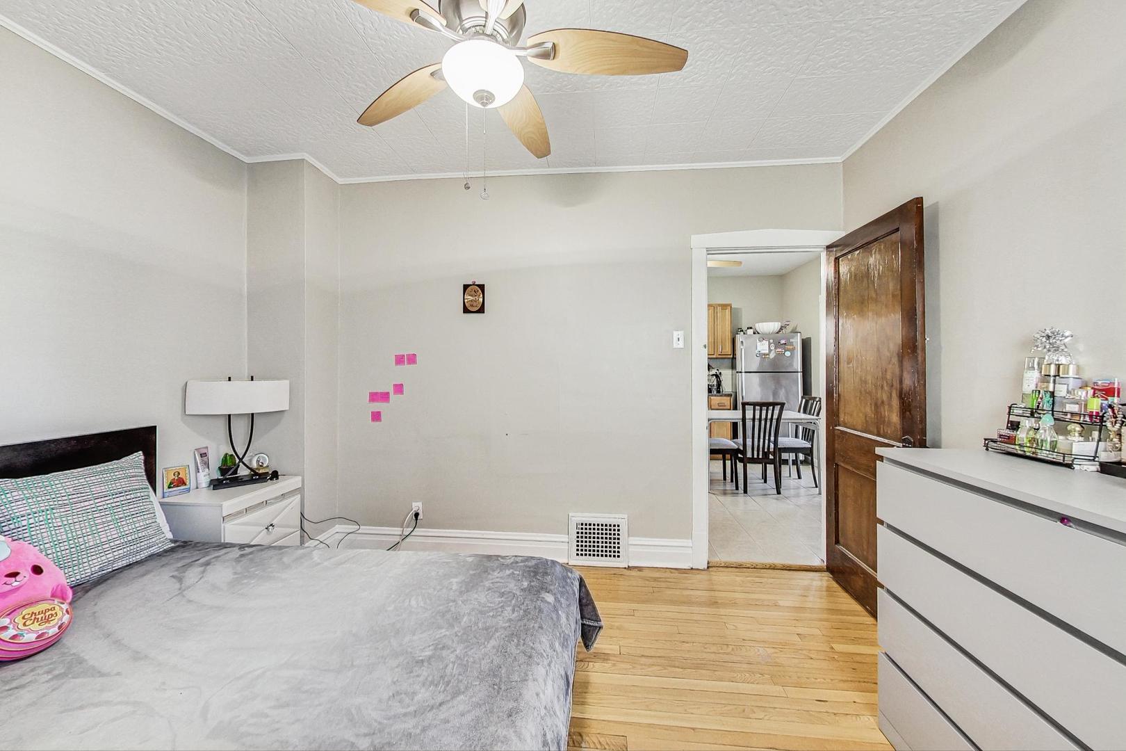 5216 N Ludlam Avenue Property Photo 16