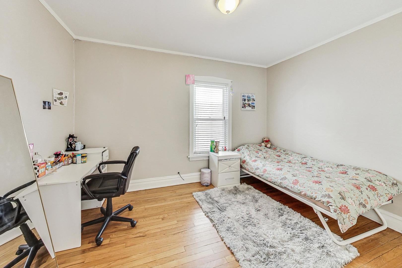 5216 N Ludlam Avenue Property Photo 17