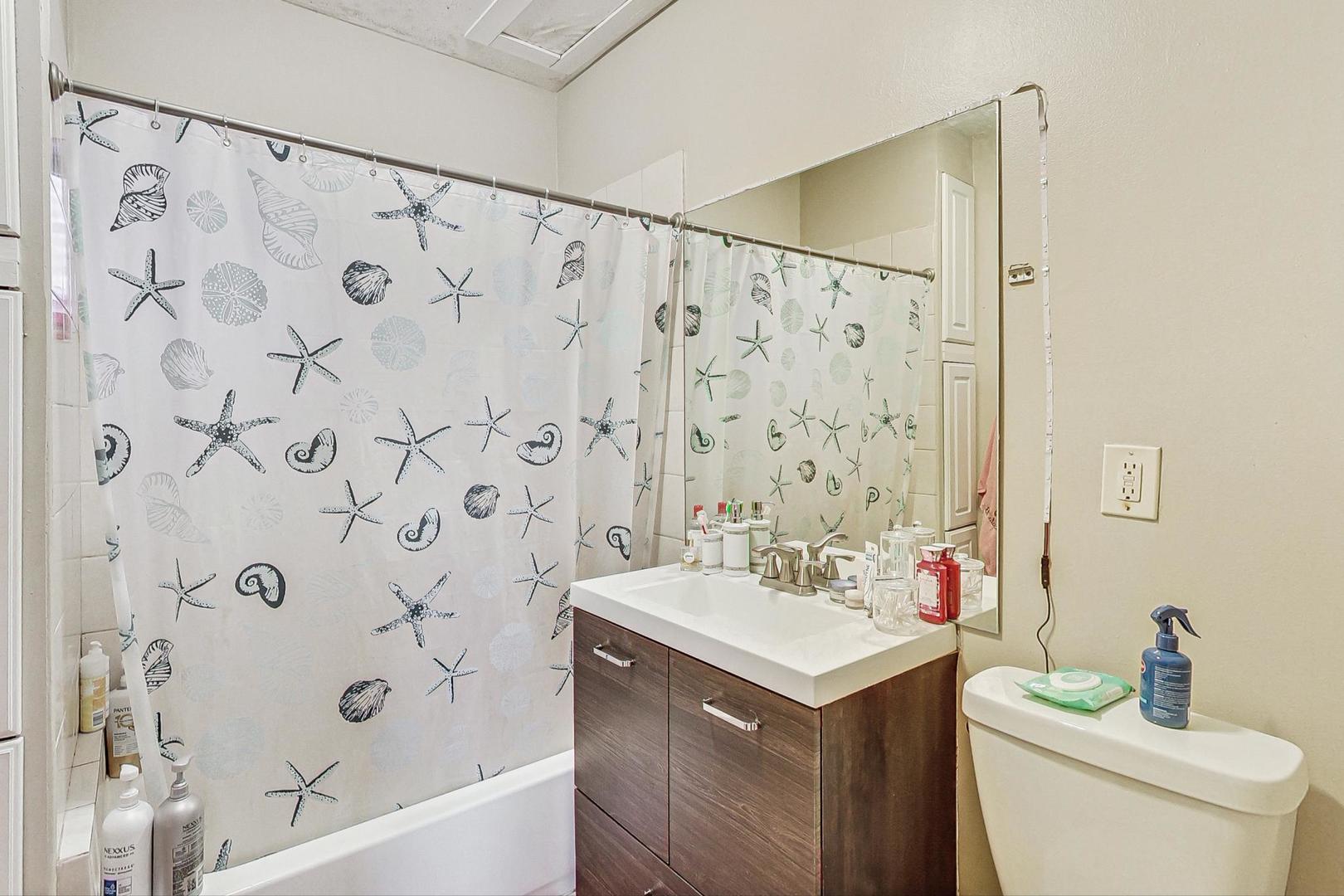 5216 N Ludlam Avenue Property Photo 18
