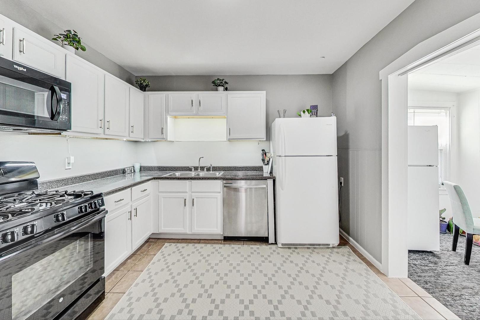 5216 N Ludlam Avenue Property Photo 23