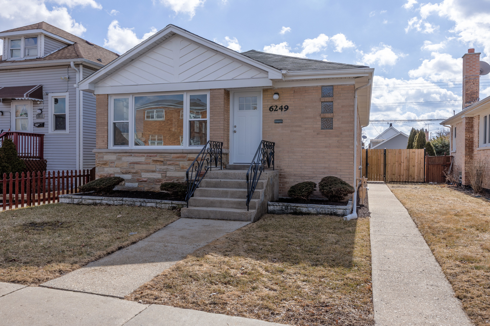 6249 W Addison Street Property Photo