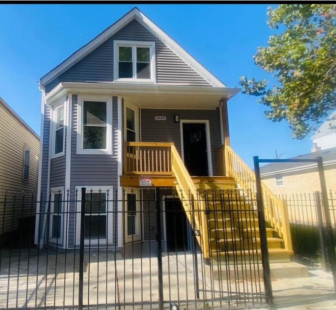 2434 N Luna Ave Property Photo
