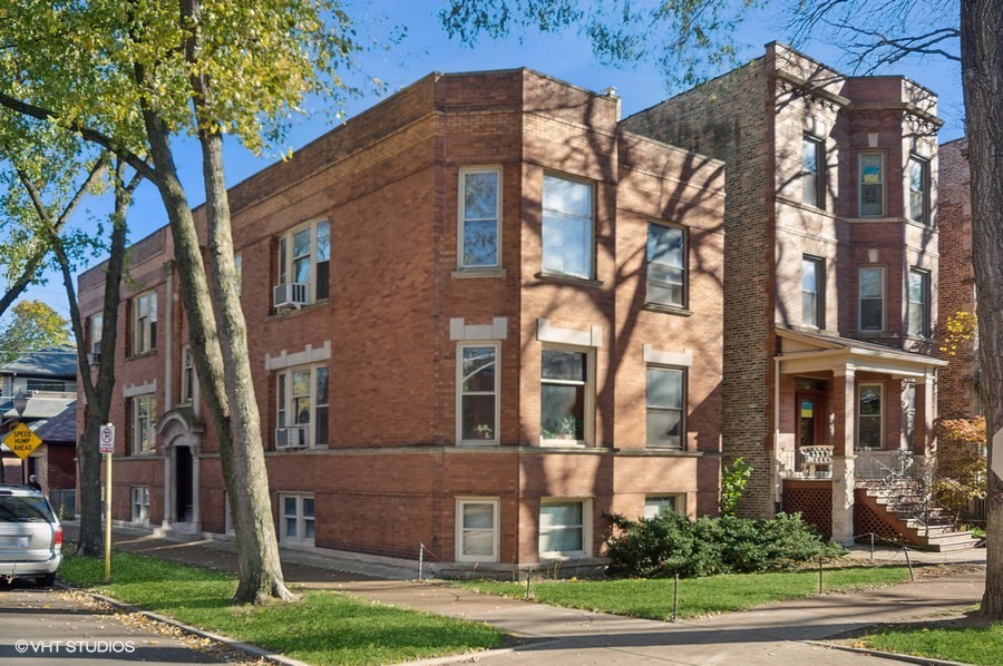 1351 W Balmoral Avenue Property Photo 1