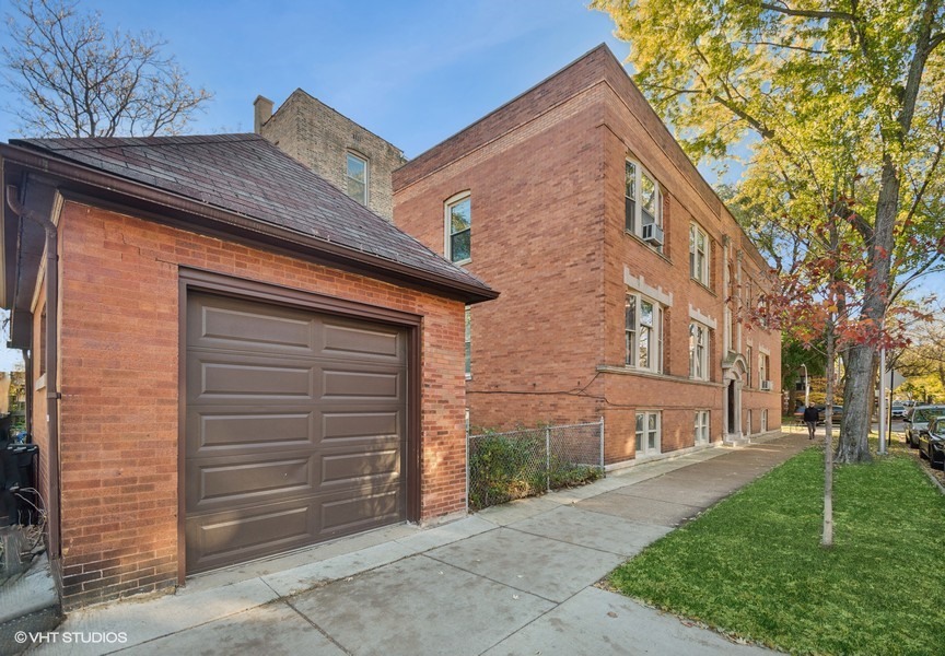 1351 W Balmoral Avenue Property Photo 3