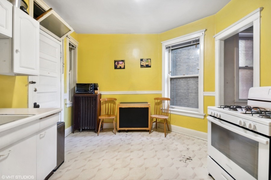 1351 W Balmoral Avenue Property Photo 6