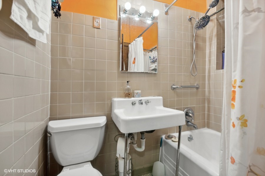 1351 W Balmoral Avenue Property Photo 9