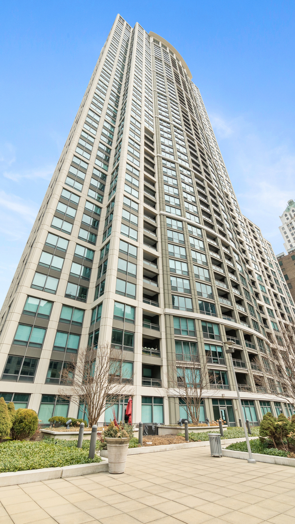 60602 Real Estate Listings Main Image
