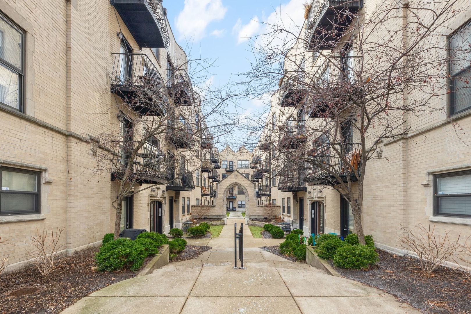 4434 N Damen Ave Property Photo
