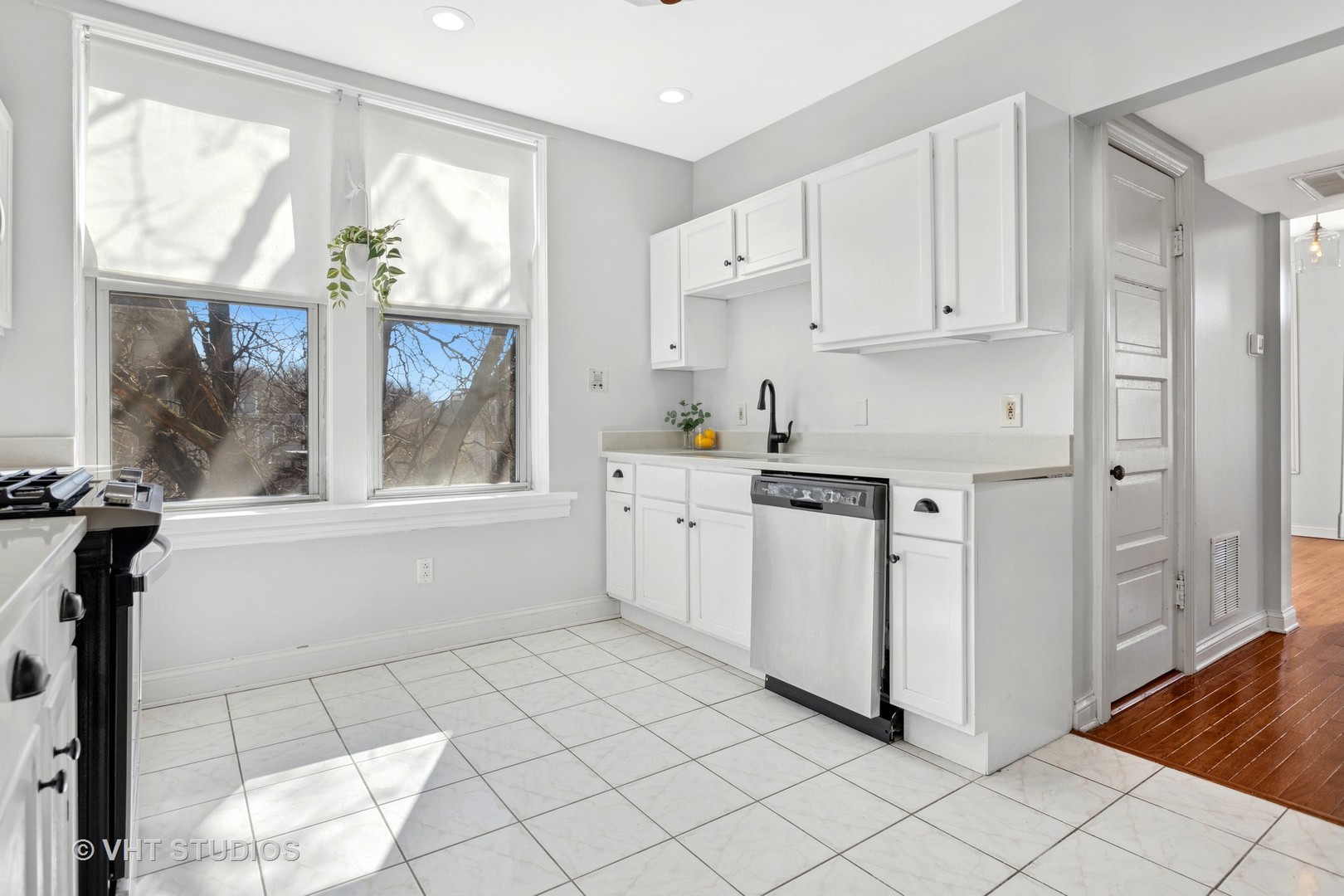 2328 N Oakley Avenue 3w Property Photo 8