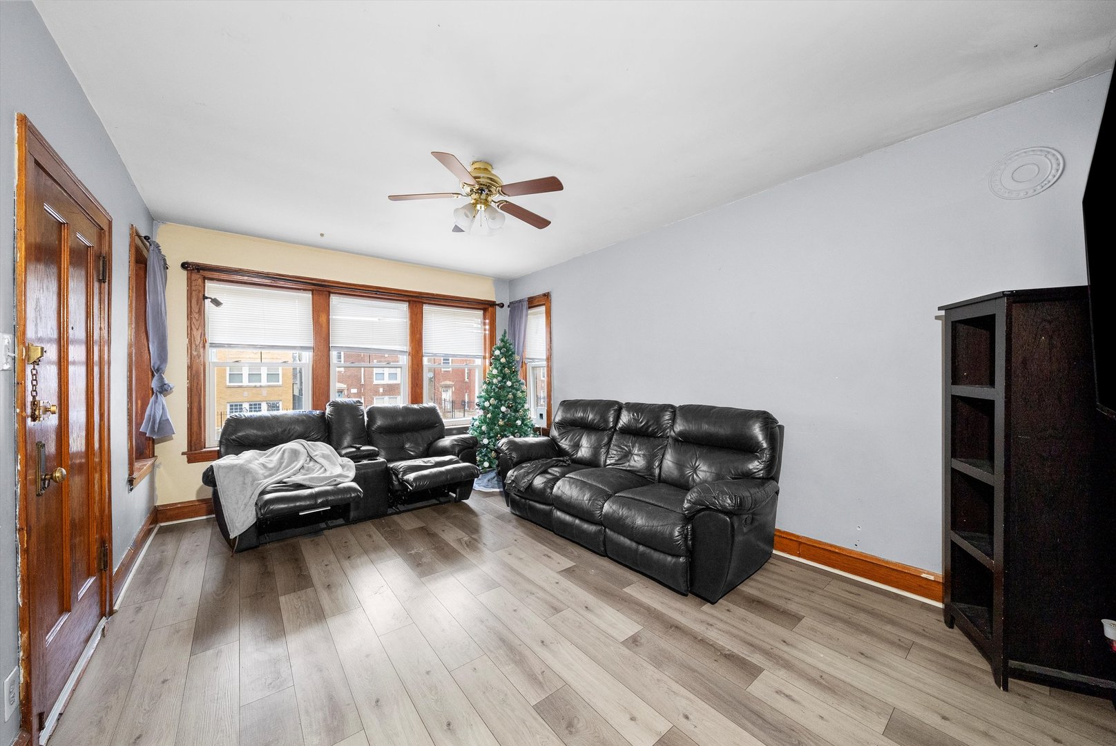 4449 W Walton Street Property Photo 9