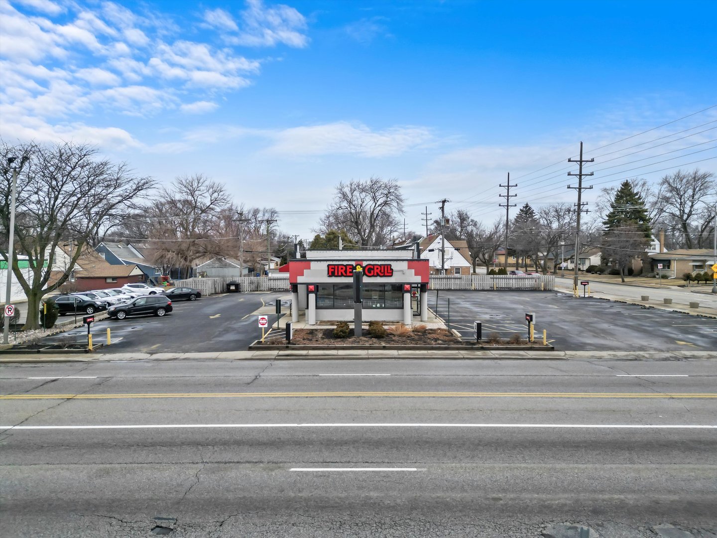 10000 Grand Ave Property Photo