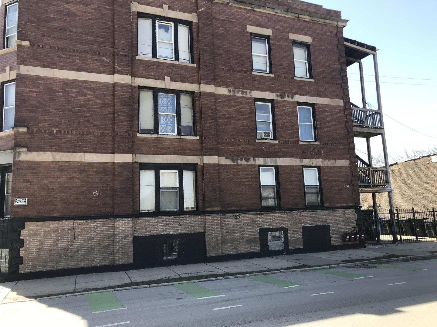 1600 S Saint Louis Avenue Property Photo 2