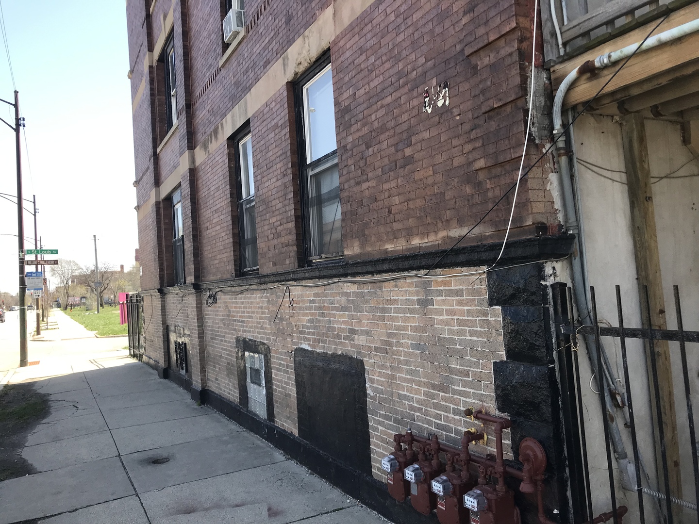 1600 S Saint Louis Avenue Property Photo 3