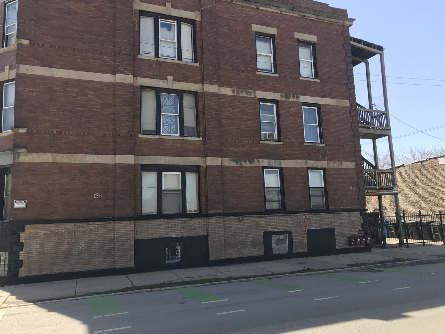 1600 S Saint Louis Avenue Property Photo 4