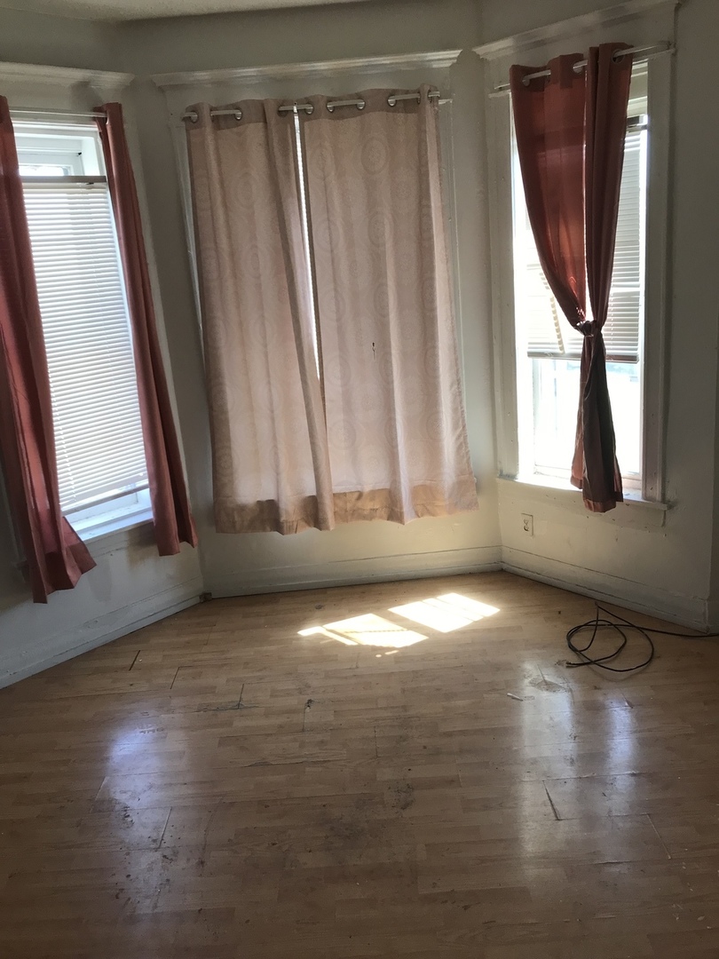 1600 S Saint Louis Avenue Property Photo 6
