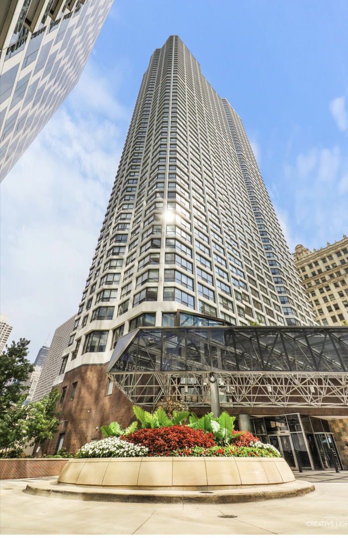 405 N Wabash Avenue 2612 Property Photo 1