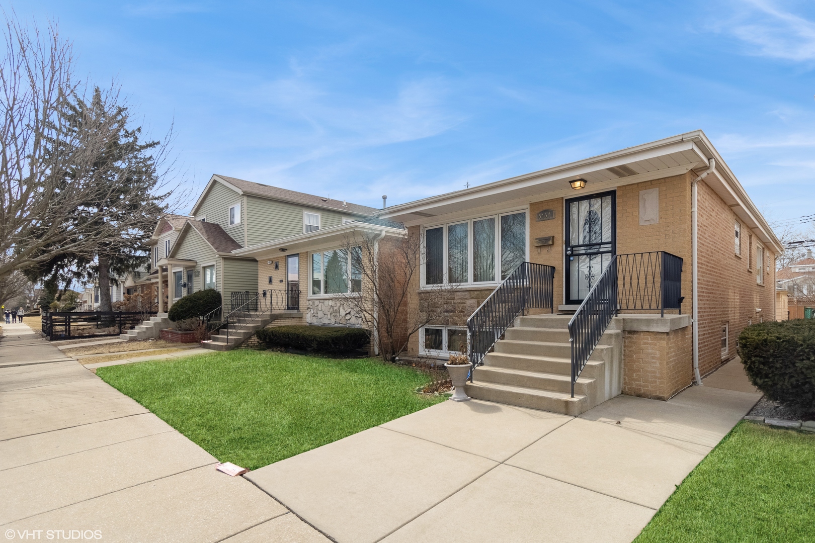 5454 N Nagle Ave Property Photo