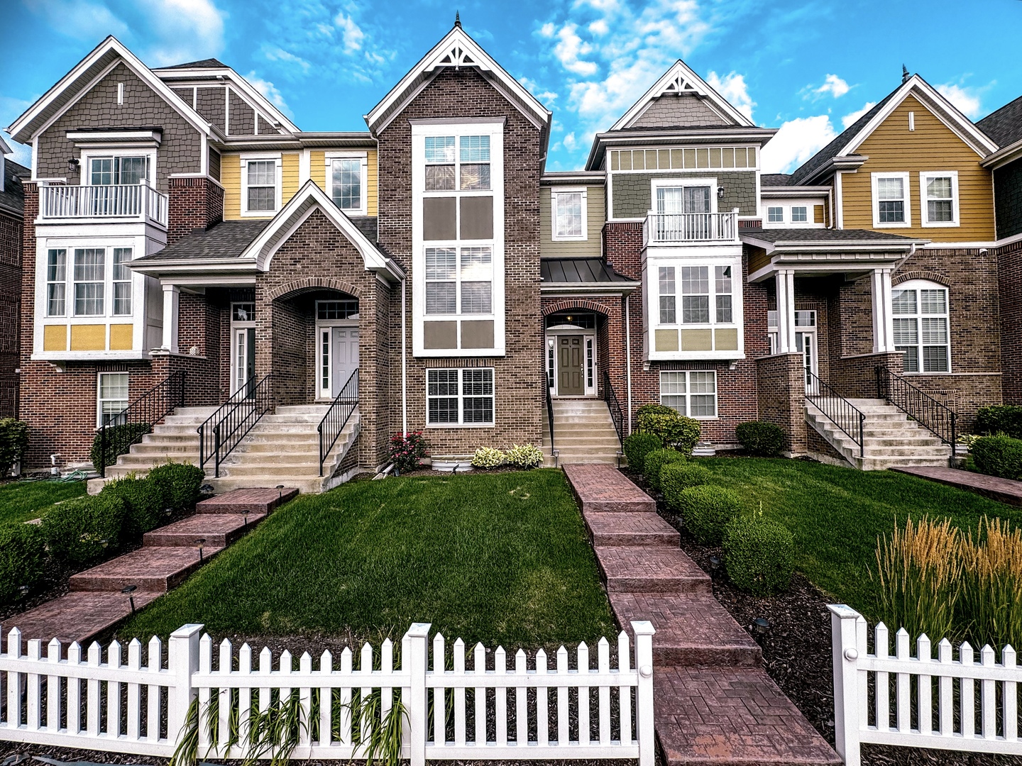 Neuqua Valley Hs Real Estate Listings Main Image