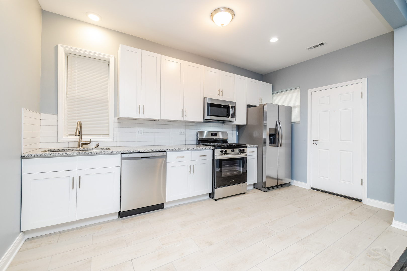 7230 S Yates Boulevard Property Photo 10