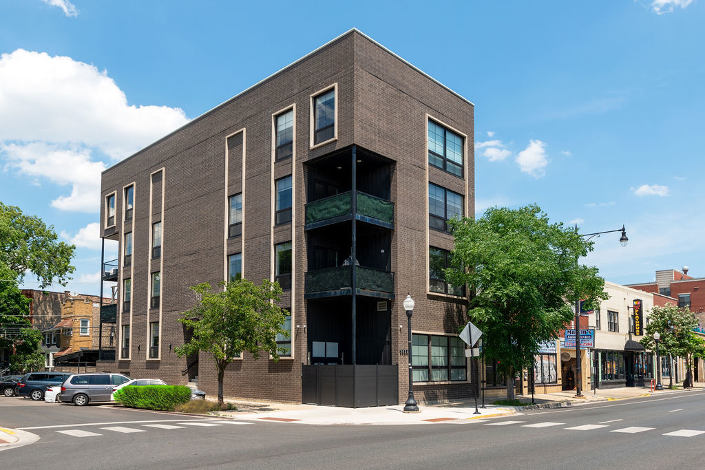 3024 W Irving Park Rd Property Photo