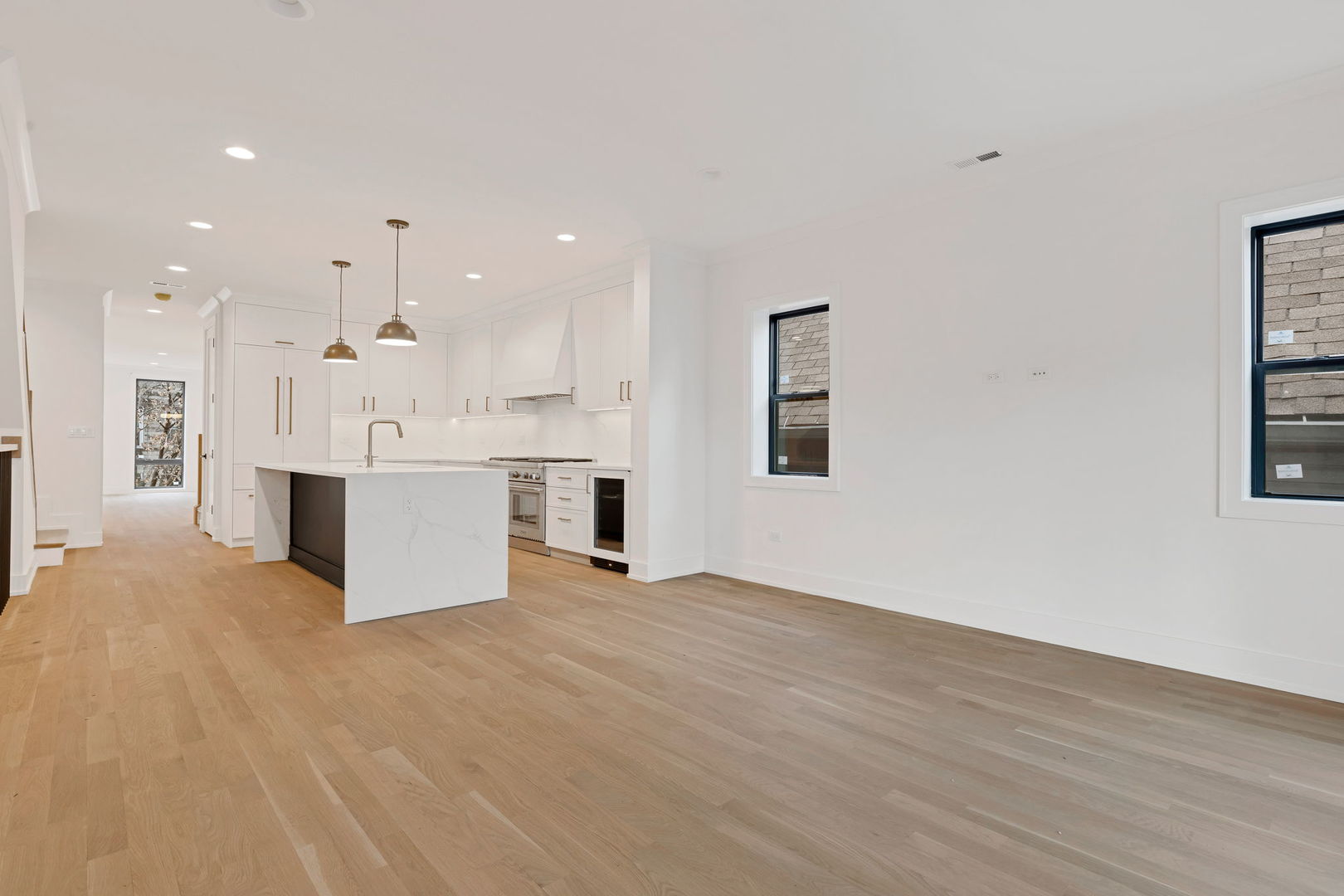 707 W Briar Place 1e Property Photo 5
