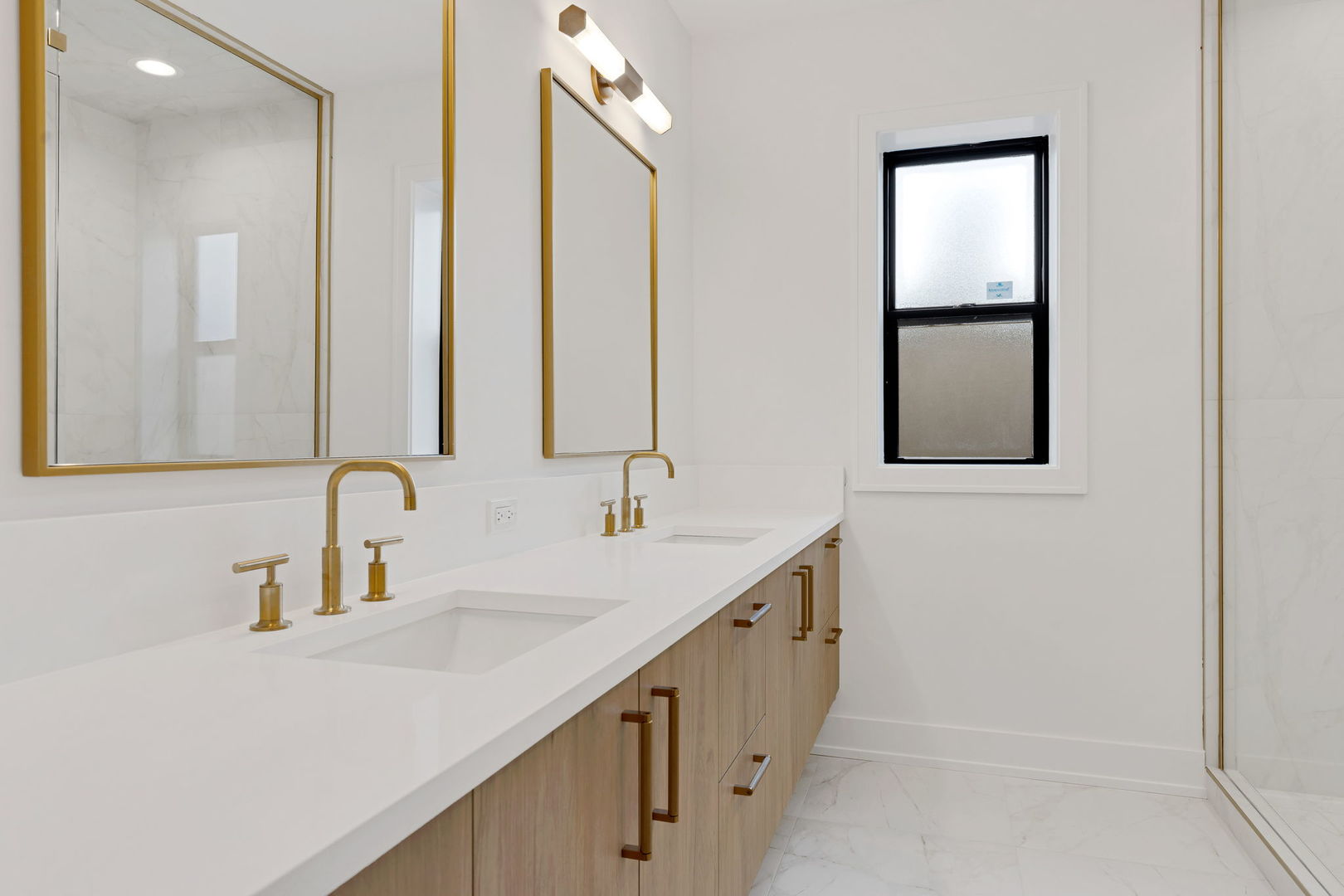 707 W Briar Place 1e Property Photo 12