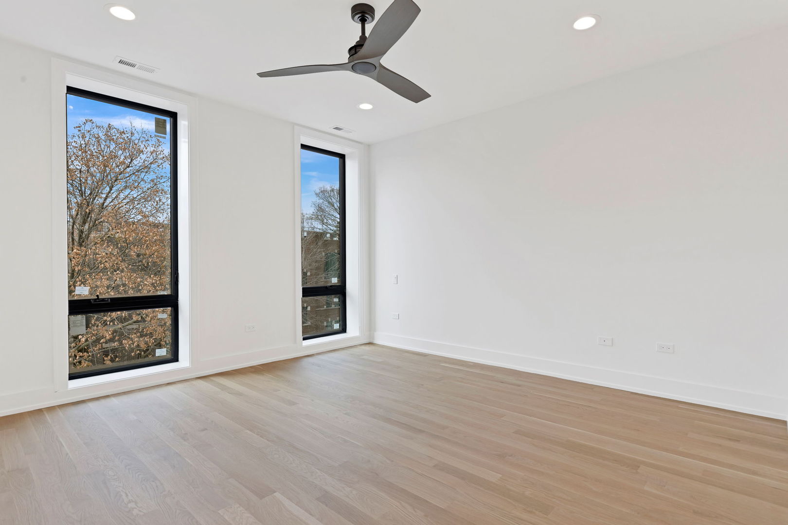 707 W Briar Place 1e Property Photo 14