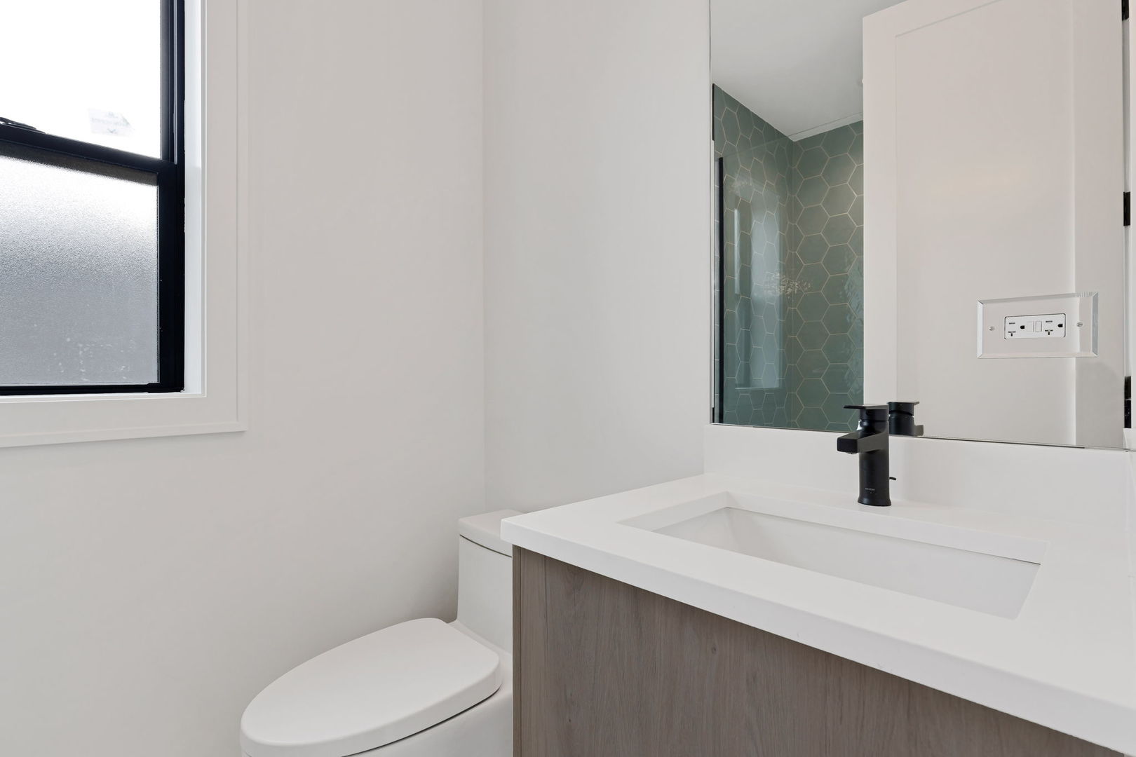707 W Briar Place 1e Property Photo 15