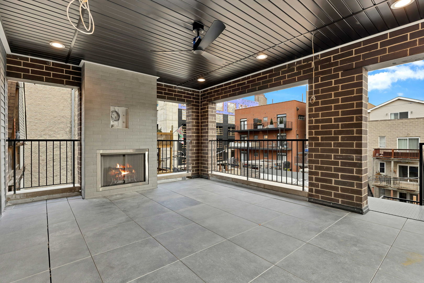 707 W Briar Place 1e Property Photo 17