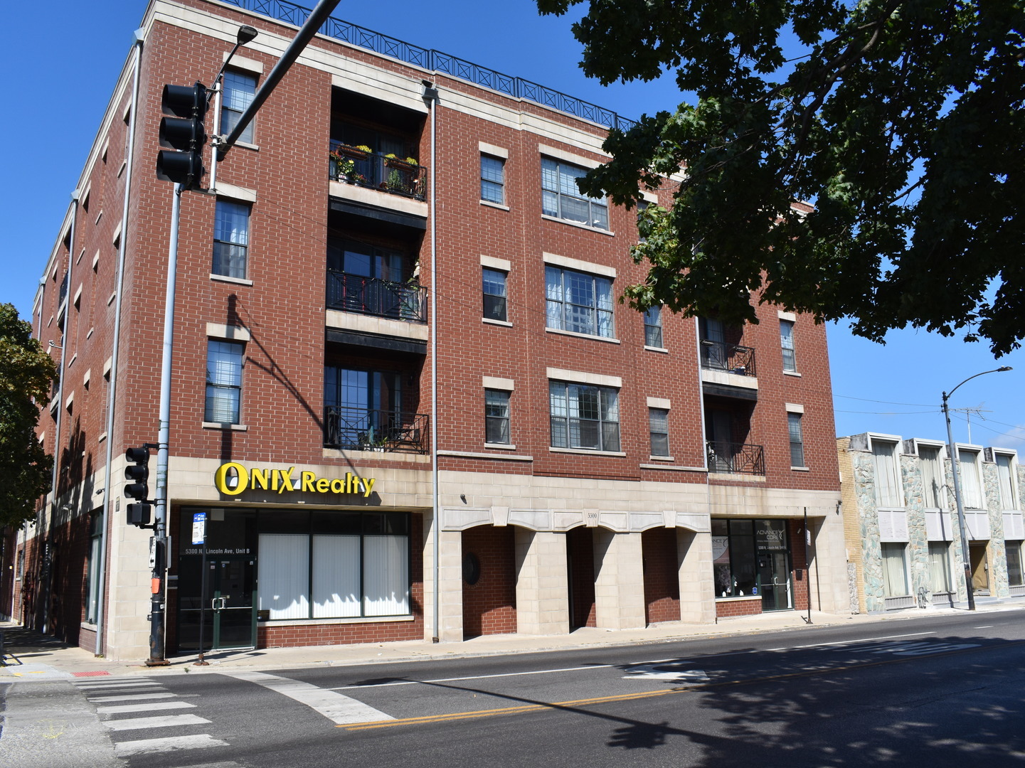 5300 N Lincoln Avenue 4e Property Photo