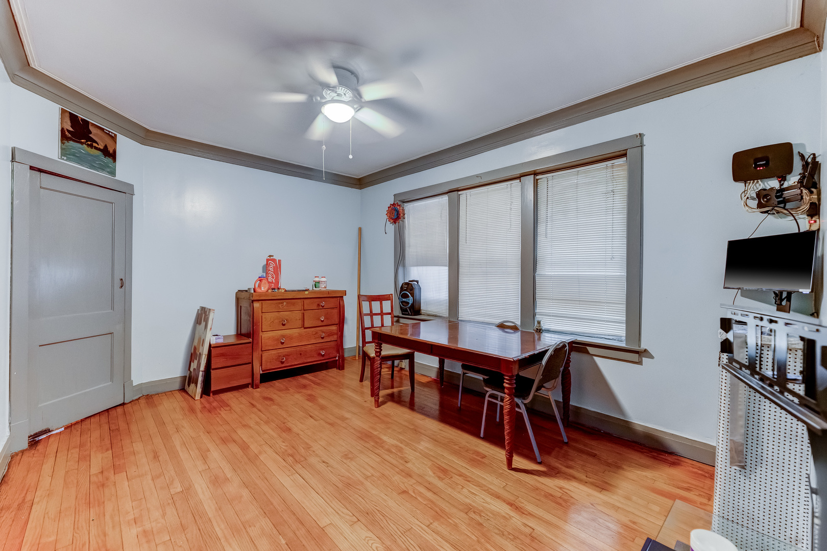 6154 S Maplewood Avenue Property Photo 4