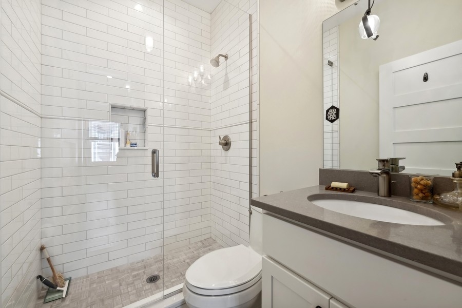 1748 N Albany Avenue Property Photo 8