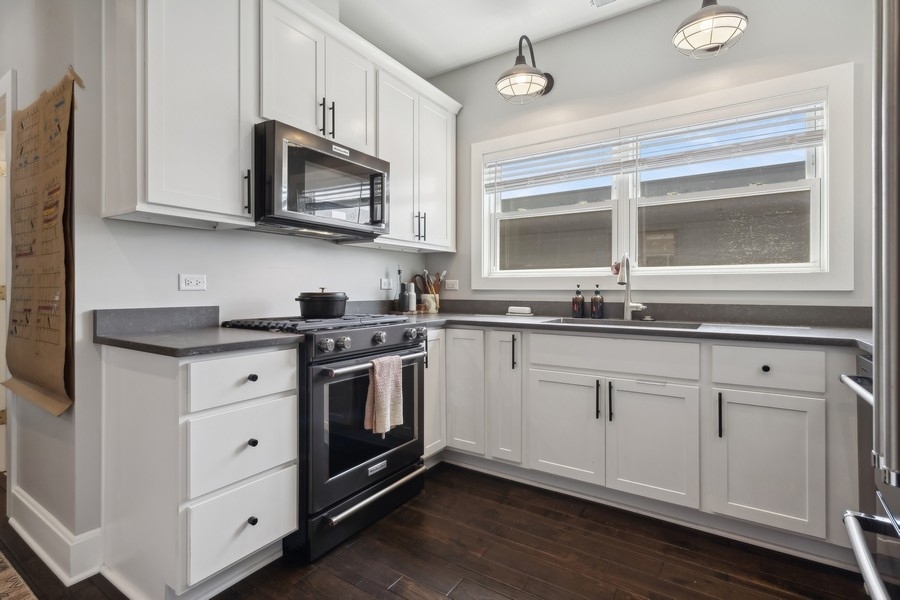 1748 N Albany Avenue Property Photo 12